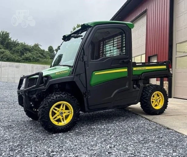 2018 John Deere Gator XUV 835R 4WD Utility Cart for Sale - Image 2