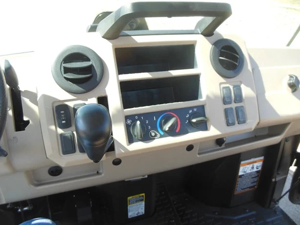 2019 John Deere Gator XUV 835R 4WD Utility Cart for Sale - Image 7