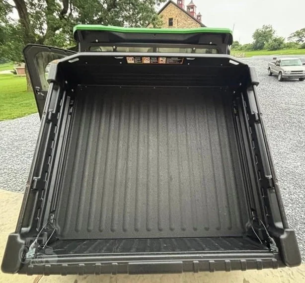 2018 John Deere Gator XUV 835R 4WD Utility Cart for Sale - Image 11